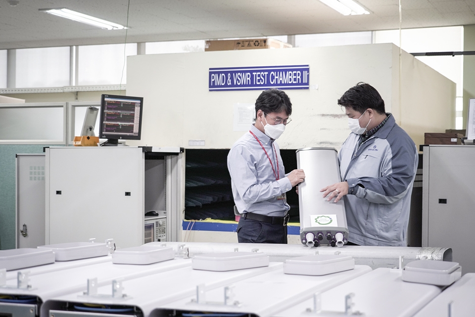 SKT, SK텔레콤, ESG, 환경, 사회, 지배구조, ESG 경영, ESG 사례, 구글, 마이크로소프트, 스타벅스, BP, 테슬라, 브리티시 페트롤리엄, 페이스북, 친환경, RE100, 그린 ICT 기업, 녹색프리미엄, 재생에너지, 분당성수ICT인프라센터, 온실가스, 폐플라스틱, 안테나재활용, 티맵, 온실가스 감축