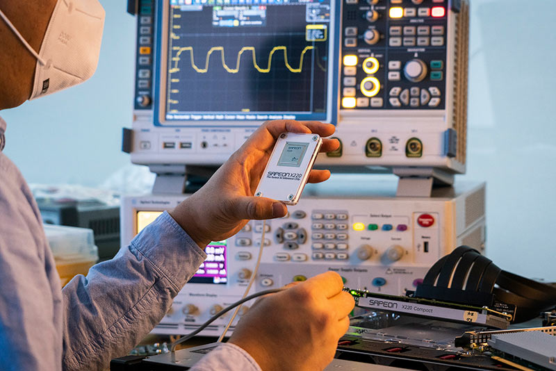 국내 최초 데이터센터용 AI반도체 출시, 미래 반도체 시장 선점 나선다