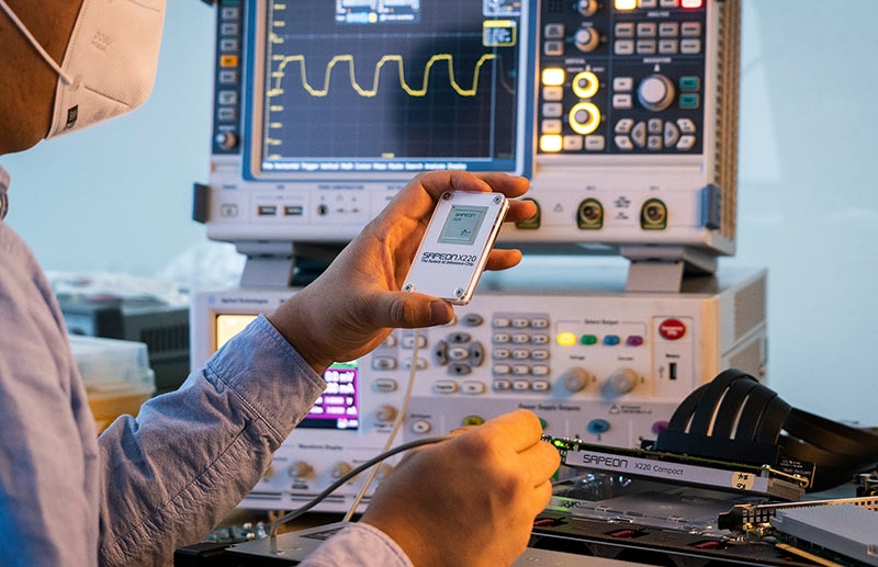 국내 최초 데이터센터용 AI반도체 출시, 미래 반도체 시장 선점 나선다