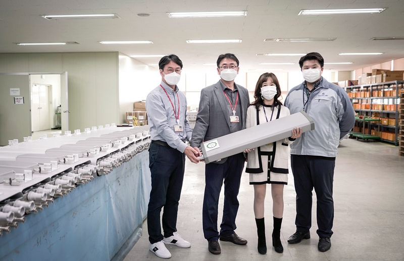 SKT, 통신안테나 플라스틱 재활용 성공 “PET병 연 100만 개 줄이는 효과”