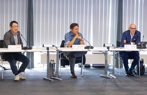 SK스퀘어, 도이치텔레콤, SK ICT 연합