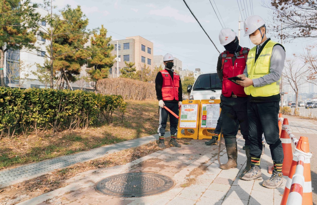 맨홀, ICT, 탱고, 써미츠, SK쉴더스