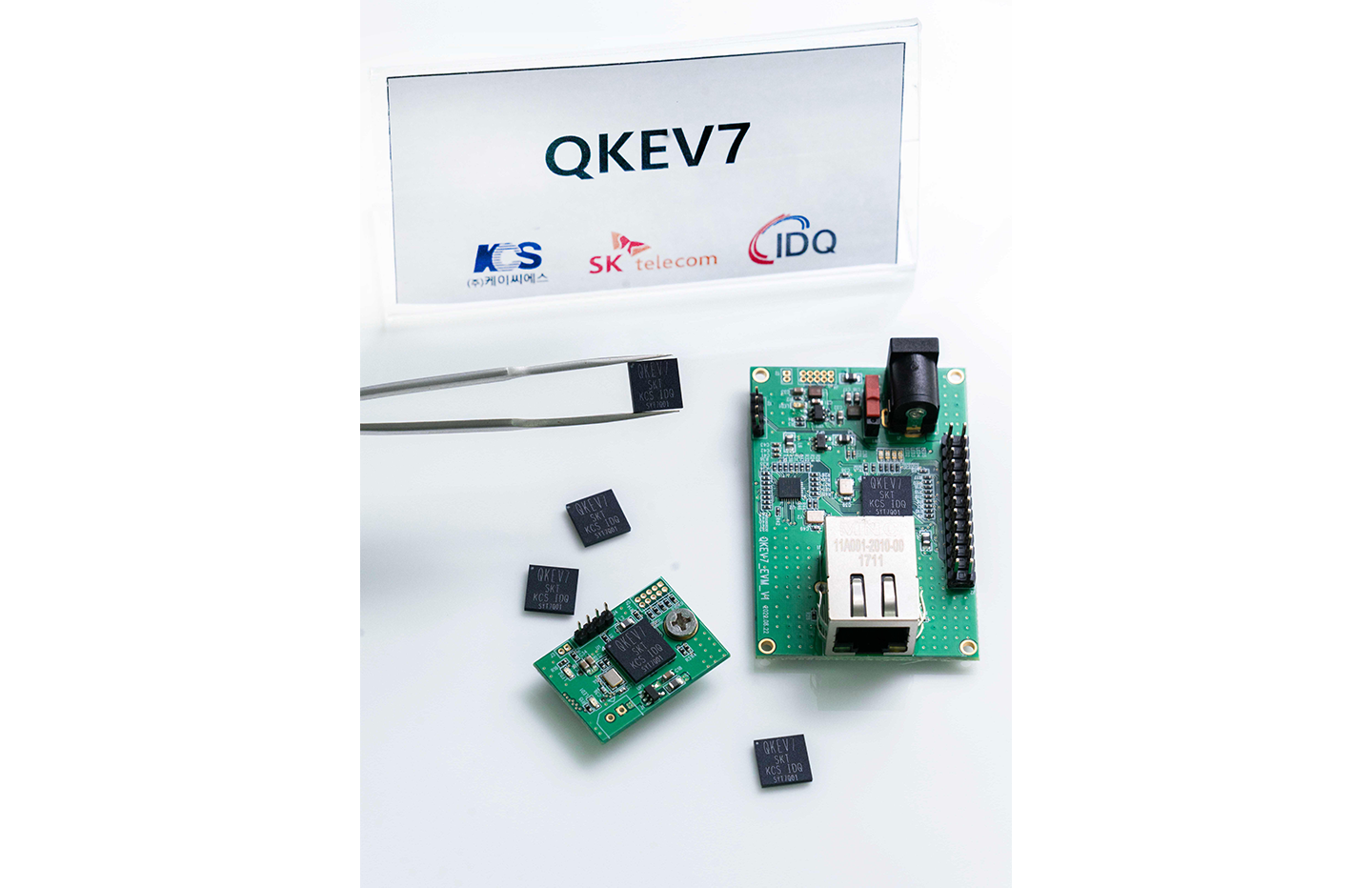 양자난수생성, 양자암호원침, MWC23, 암호통신, 암호칩