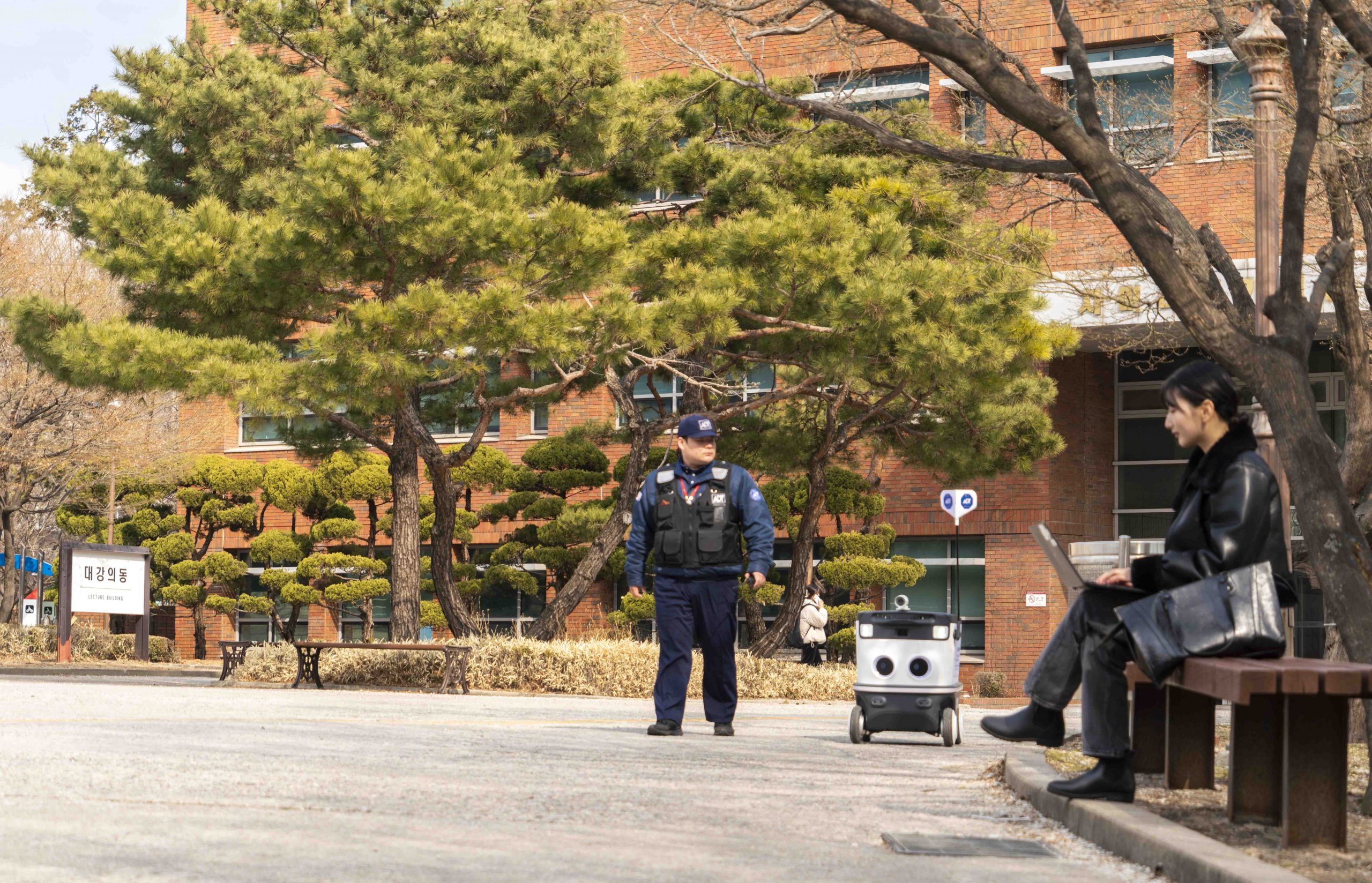 로봇, 뉴비, 자율주행, 자율주행_AI순찰로봇, AI, 뉴빌리티, SK쉴더스, 자율주행로봇