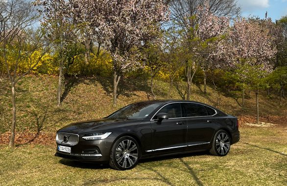 안전하고 스마트한 주행을 가능하게 하는 볼보 누구 오토 체험기_PC