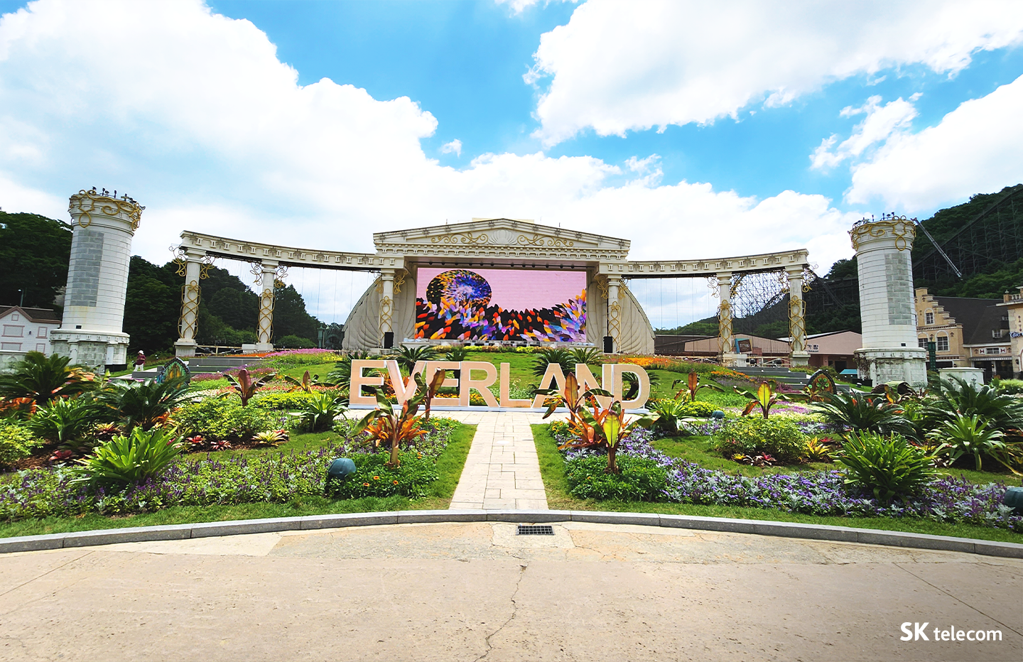 에버랜드 튤립으로 물든 T타워… SKT-에버랜드 미디어아트 상호 교류 협약식