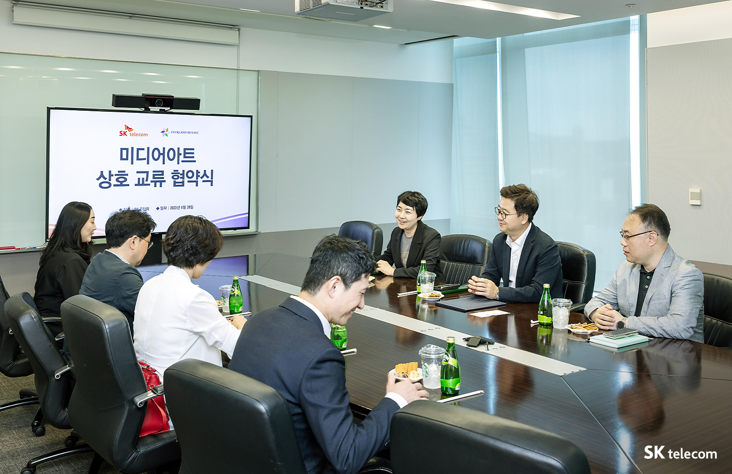 에버랜드 튤립으로 물든 T타워… SKT-에버랜드 미디어아트 상호 교류 협약식