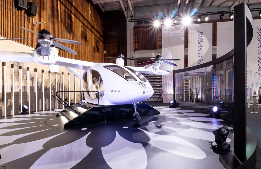 SKT 파리 국제박람회기구 행사장에 2030년 부산 하늘 펼쳐보였다_2