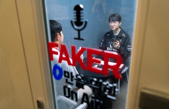 SKT T1 선수들과 함께 0 청년에게 응원의 메시지 전한다