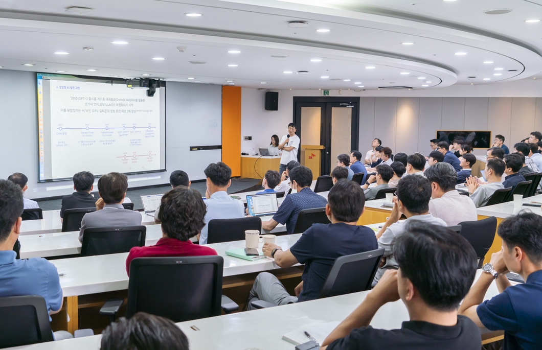 SKT 기업·공공用 멀티LLM AI추진