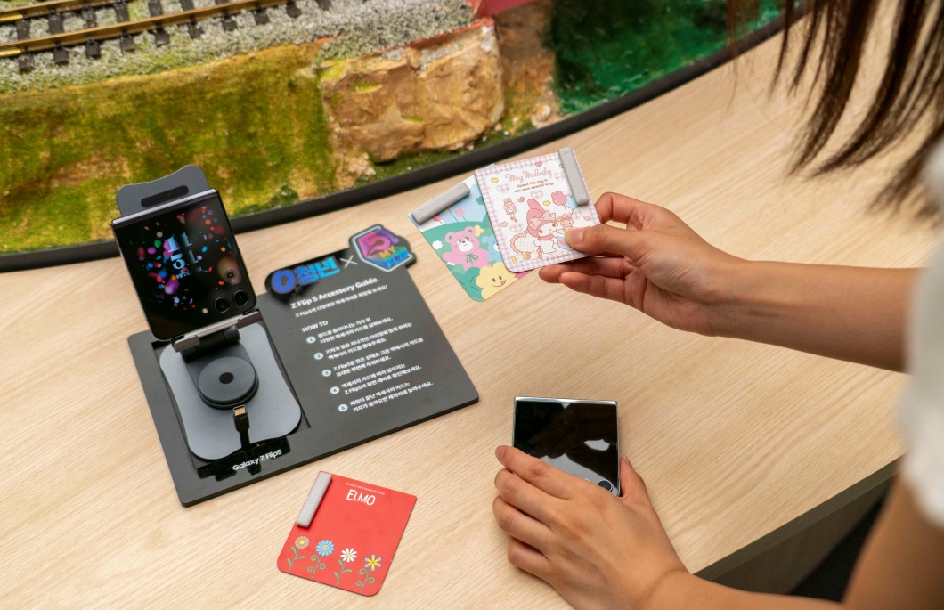 SKT 0 청년 프로모션으로 갤럭시 Z Fold5 Flip5 사전예약 인기 몰이