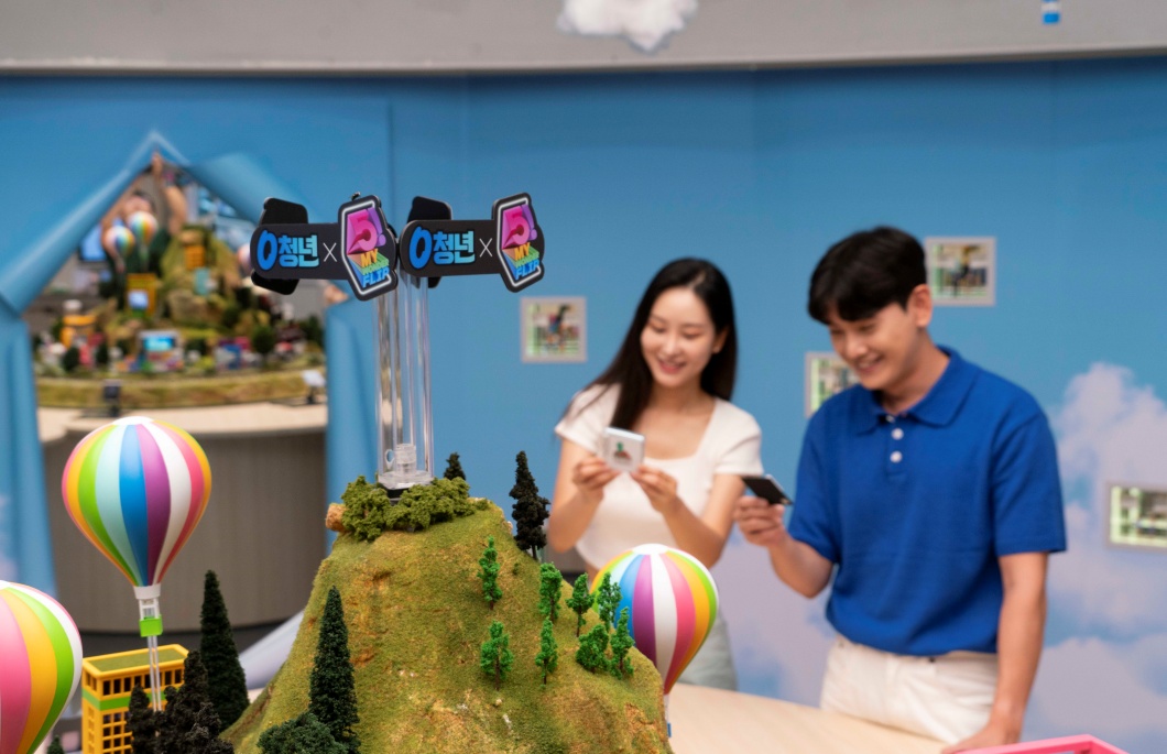 SKT 0 청년 프로모션으로 갤럭시 Z Fold5 Flip5 사전예약 인기 몰이