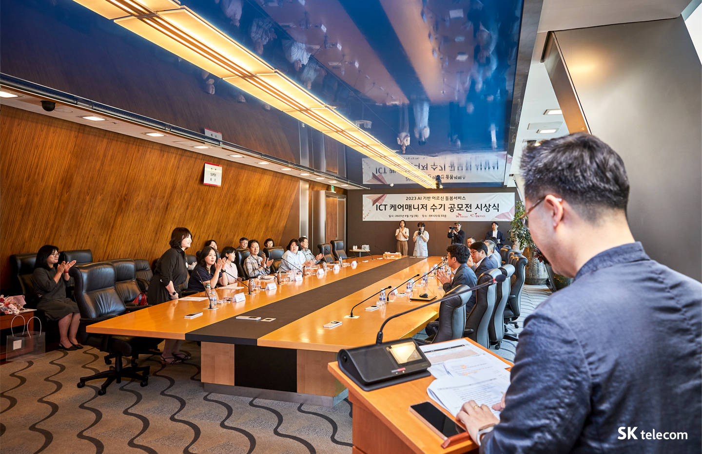 독거 어르신과 AI의 행복한 동행, ICT 케어매니저가 도와드립니다