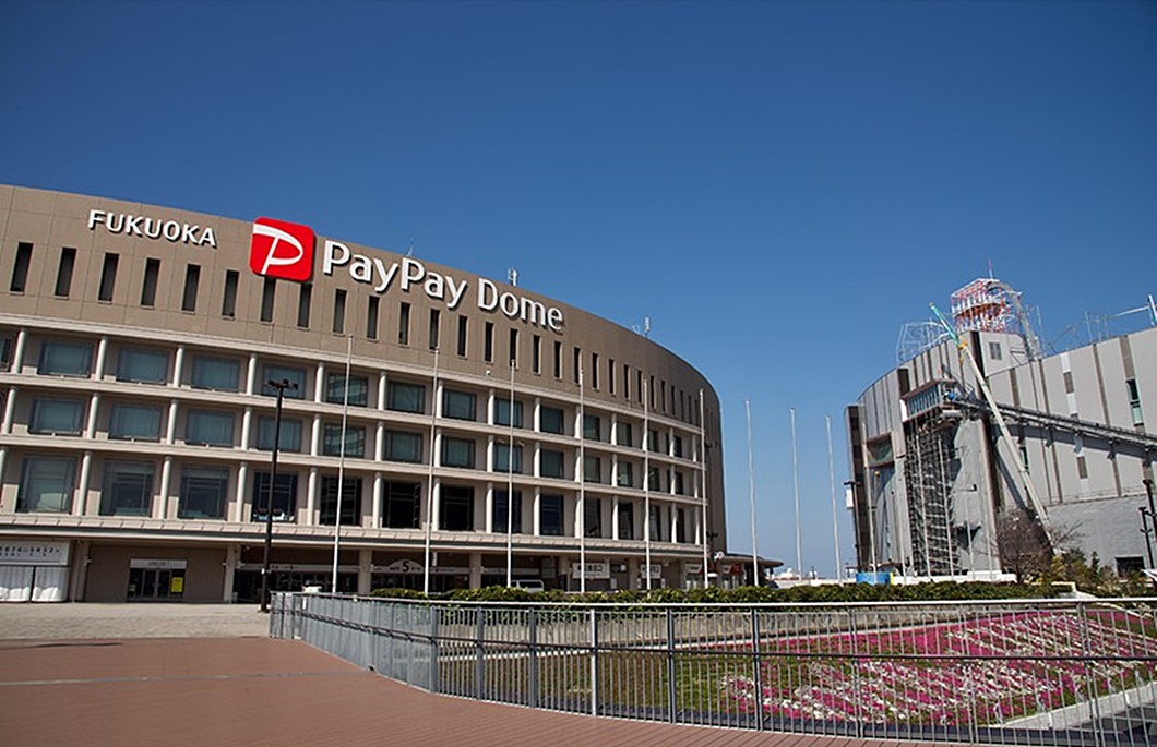 SKT 日 통신사 소프트뱅크와 다회용 컵 순환 해피해빗 실증-3_PayPay돔 외관