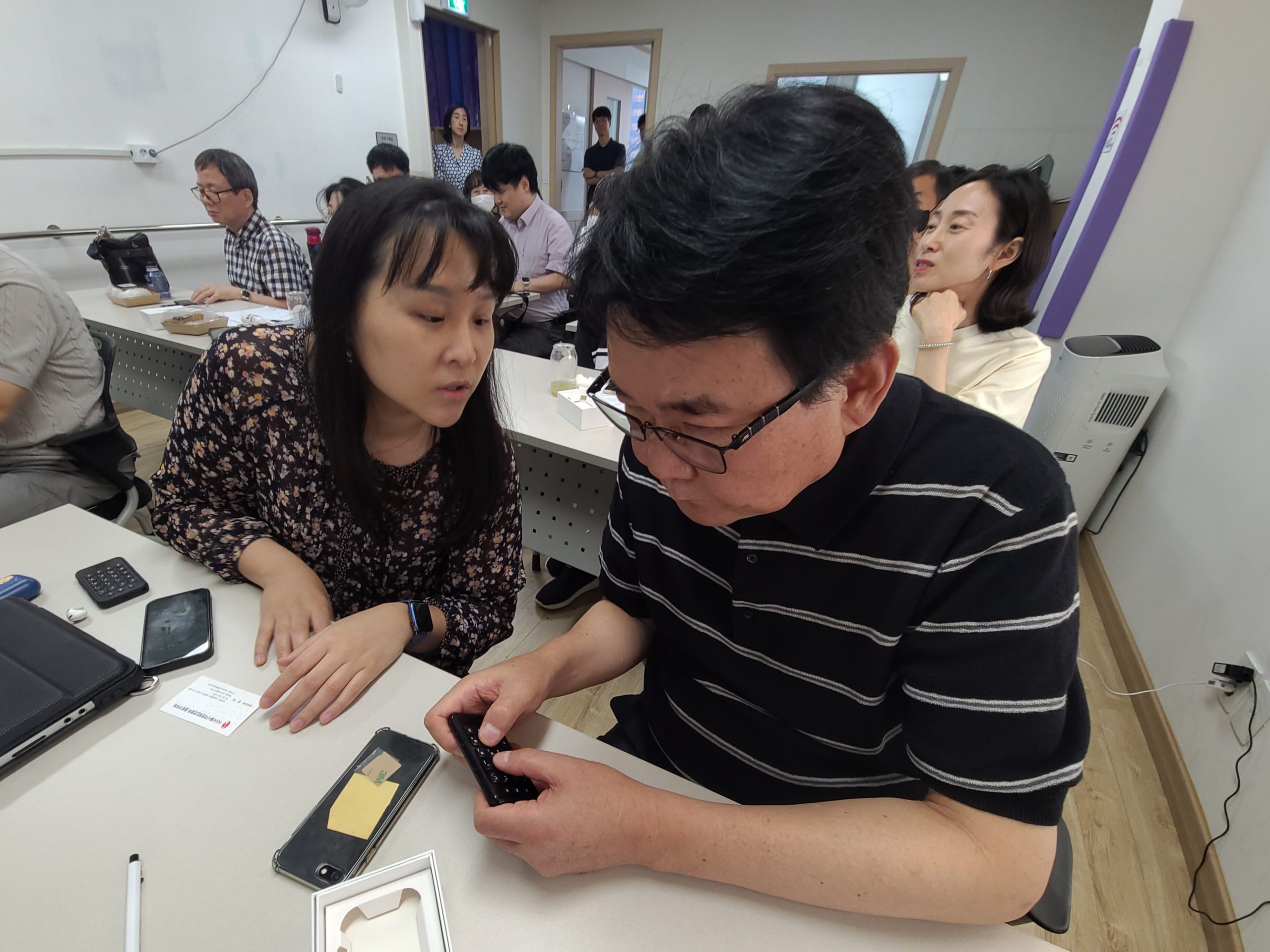 SKT 시각장애인 위한 디지털 격차 해소 교육 실시