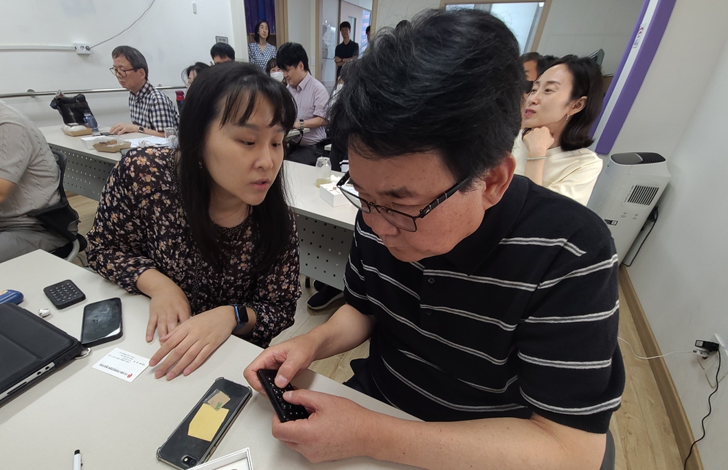 SKT, 시각장애인 위한 디지털 격차 해소 교육 실시