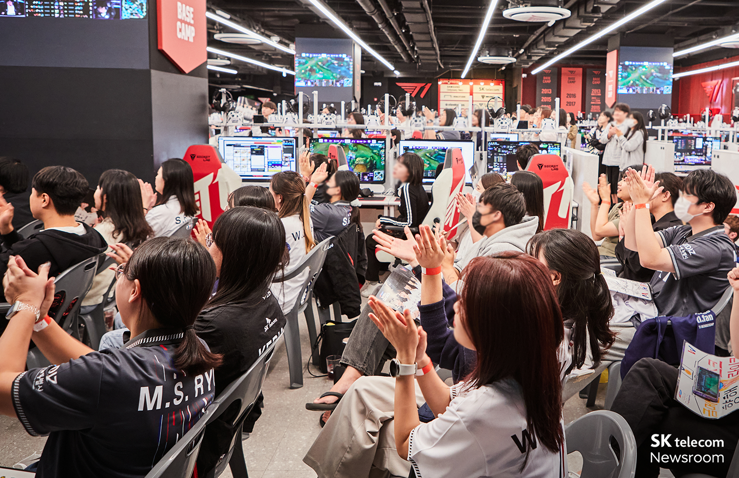 홍대에서 쏘아올린 응원의 함성… 항저우 아시안 게임 LoL 결승전 뷰잉 파티