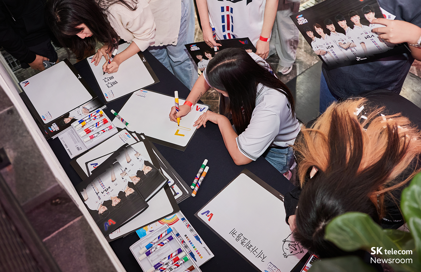 홍대에서 쏘아올린 응원의 함성… 항저우 아시안 게임 LoL 결승전 뷰잉 파티