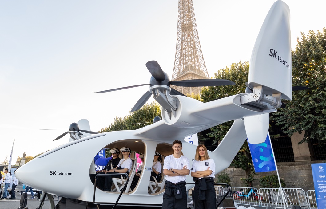 SKT 2030 세계박람회 유치 지원 위해 에펠탑 앞 UAM 날개 펼쳤다_3