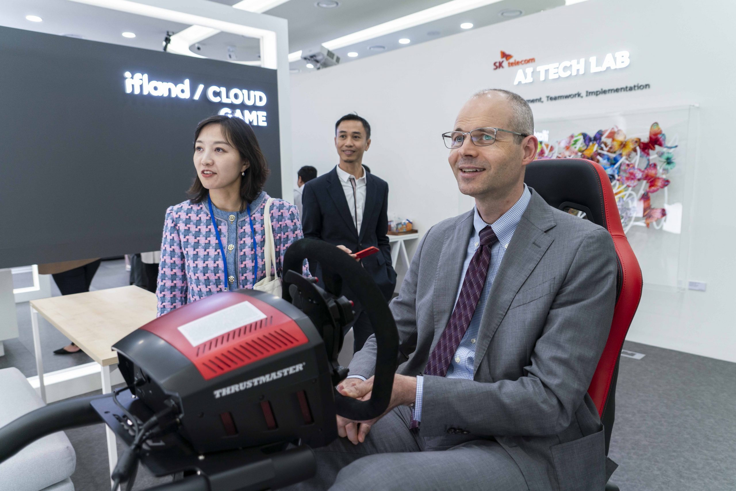 SKT 세계 각국 민간사절에 앞선 AI 혁신 기술 체험 제공