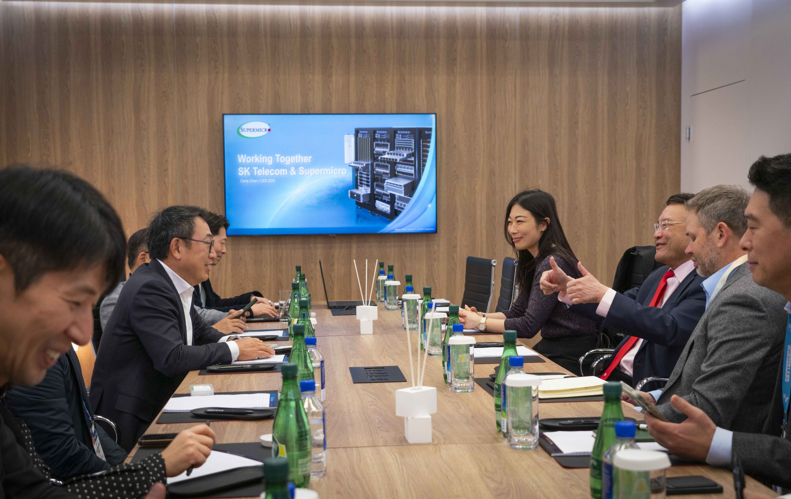 SKT 유영상 사장 AI피라미드 전략으로 글로벌 파트너십 무한 확장 나섰다