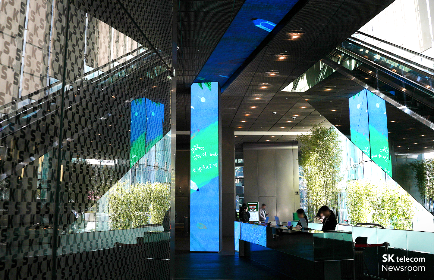 회사야 생일 축하해! 아이들의 그림으로 채워진 SKT 40주년 축하 미디어아트