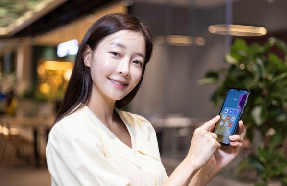 SKT 실속파 고객 위한 갤럭시 와이드7 단독 출시