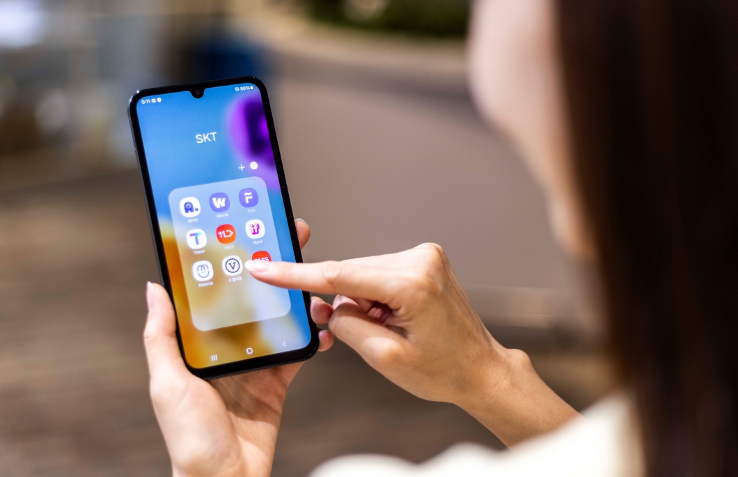 SKT 실속파 고객 위한 갤럭시 와이드7 단독 출시