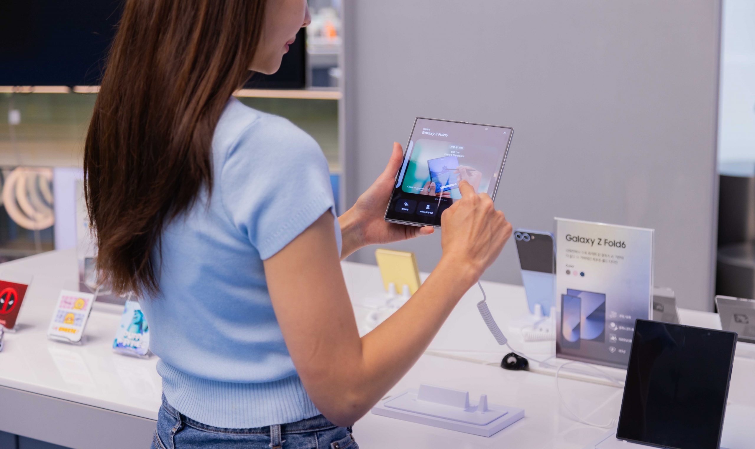 SKT 홍대 T팩토리에 '갤럭시 Z 폴드6·Z 플립6' 체험존 운영