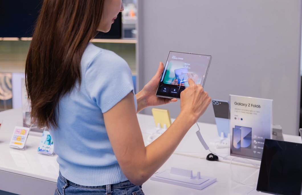 SKT 홍대 T팩토리에 '갤럭시 Z 폴드6·Z 플립6' 체험존 운영