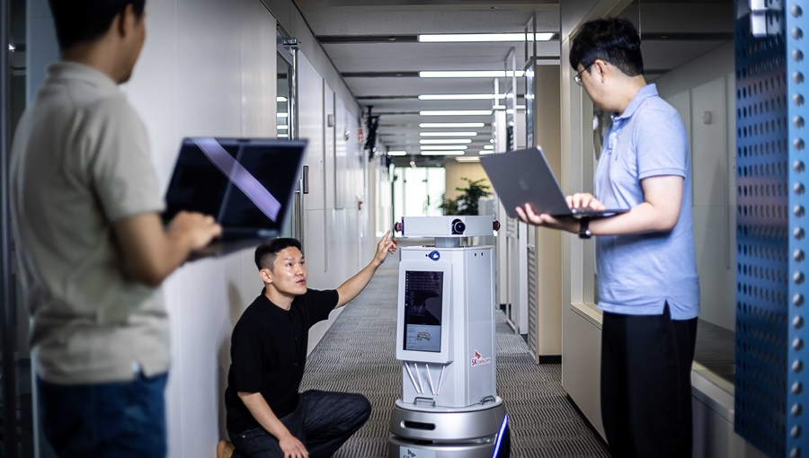 SKT 텔코 에지 AI 기반 자율주행 로봇 기술 실증