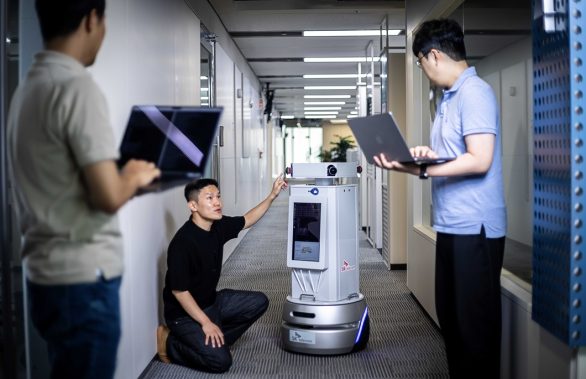 SKT 텔코 에지 AI 기반 자율주행 로봇 기술 실증