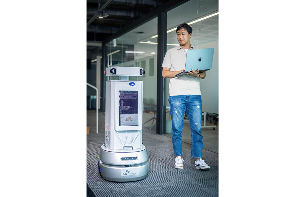 SKT 텔코 에지 AI 기반 자율주행 로봇 기술 실증