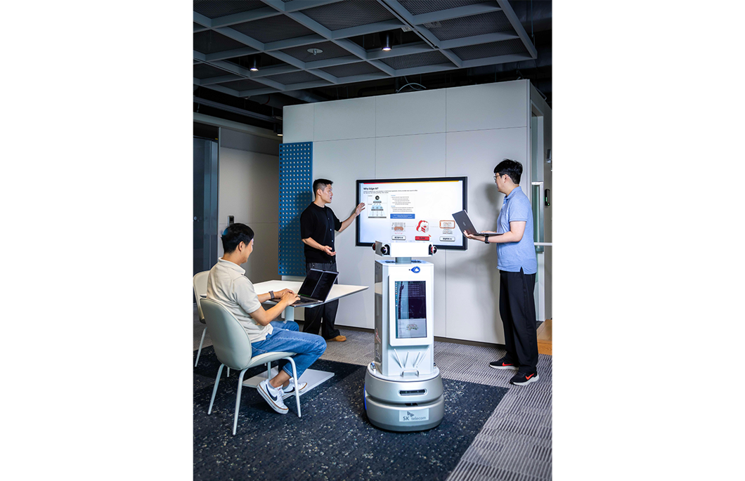 SKT 텔코 에지 AI 기반 자율주행 로봇 기술 실증