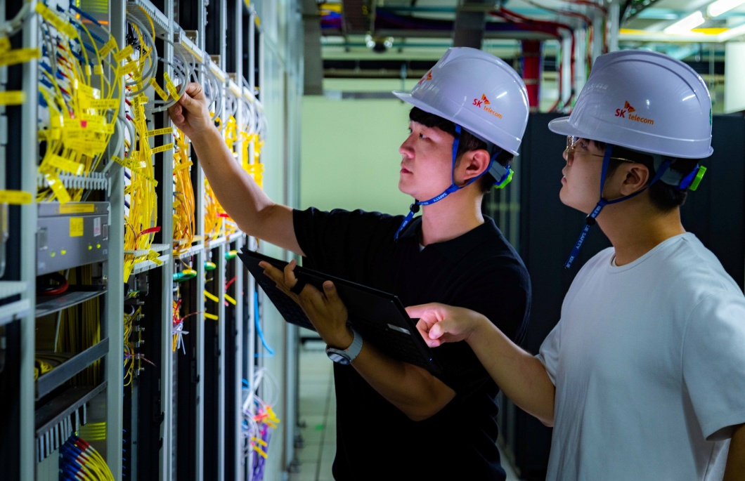 SKT SK브로드밴드 800Gbps 대용량 유선망 국내 최초 도입 AI 시대 선제 대응