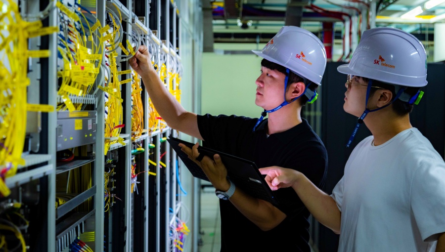 SKT SK브로드밴드 800Gbps 대용량 유선망 국내 최초 도입 AI 시대 선제 대응