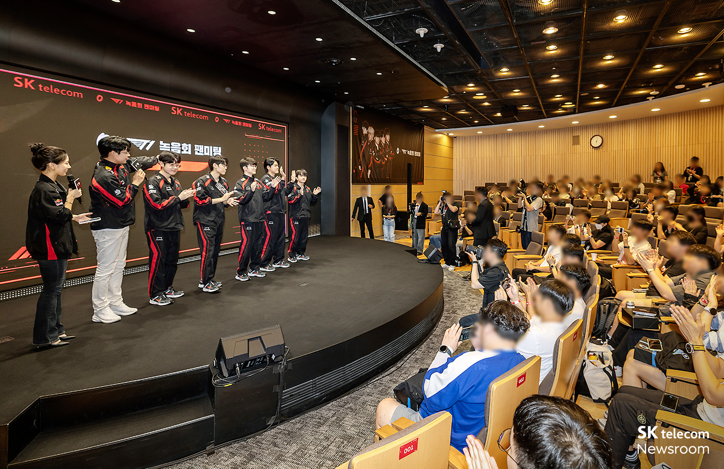 SKT 0청년과 T1 ‘제오페구케’의 만남 0×T1 녹음회 팬미팅 현장