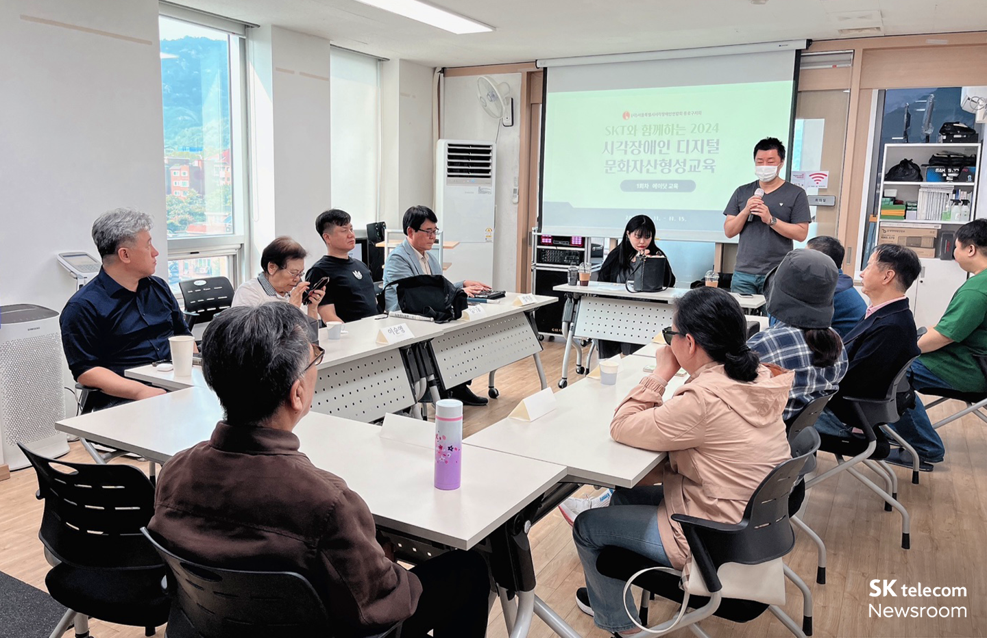 시각장애인의 더 나은 삶을 위해, SKT의 AI 서비스 교육 프로그램