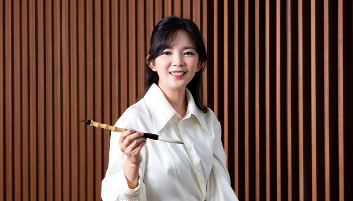 [AI 톡터뷰] 서예가 이정화에게 “AI가 표현한 먹의 농담”에 대해 묻다