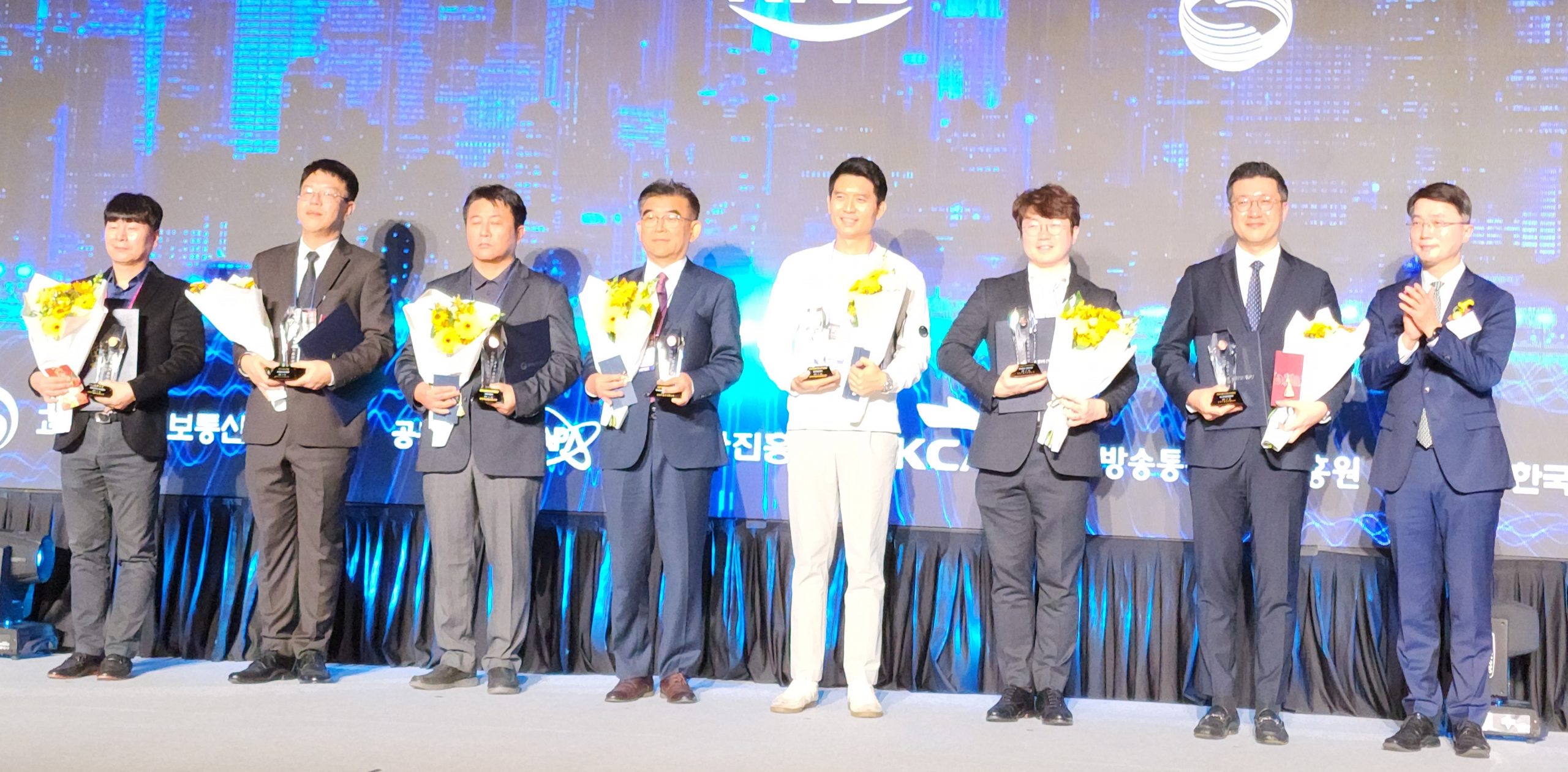 SKT 저궤도 위성 기반 재난 통신 기술로 전파방송기술대상 장관상 수상