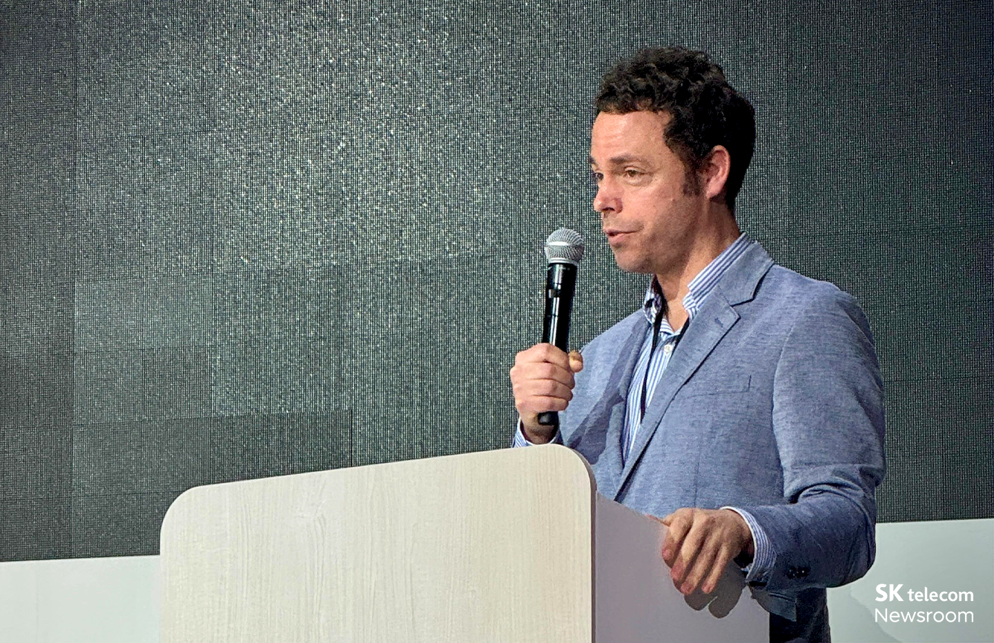 “텔코 LLM으로 상담 서비스 품질 높일 것” – 에릭 데이비스 AI Tech Collaboration 본부장