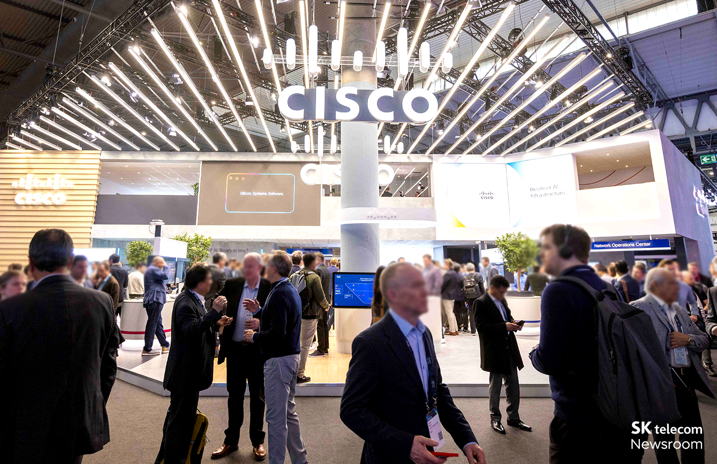 MWC25에서 미래를 만나다! SKT·SKB 24년 신입구성원(Junior Talent)들의 글로벌 AI 혁신 탐방기