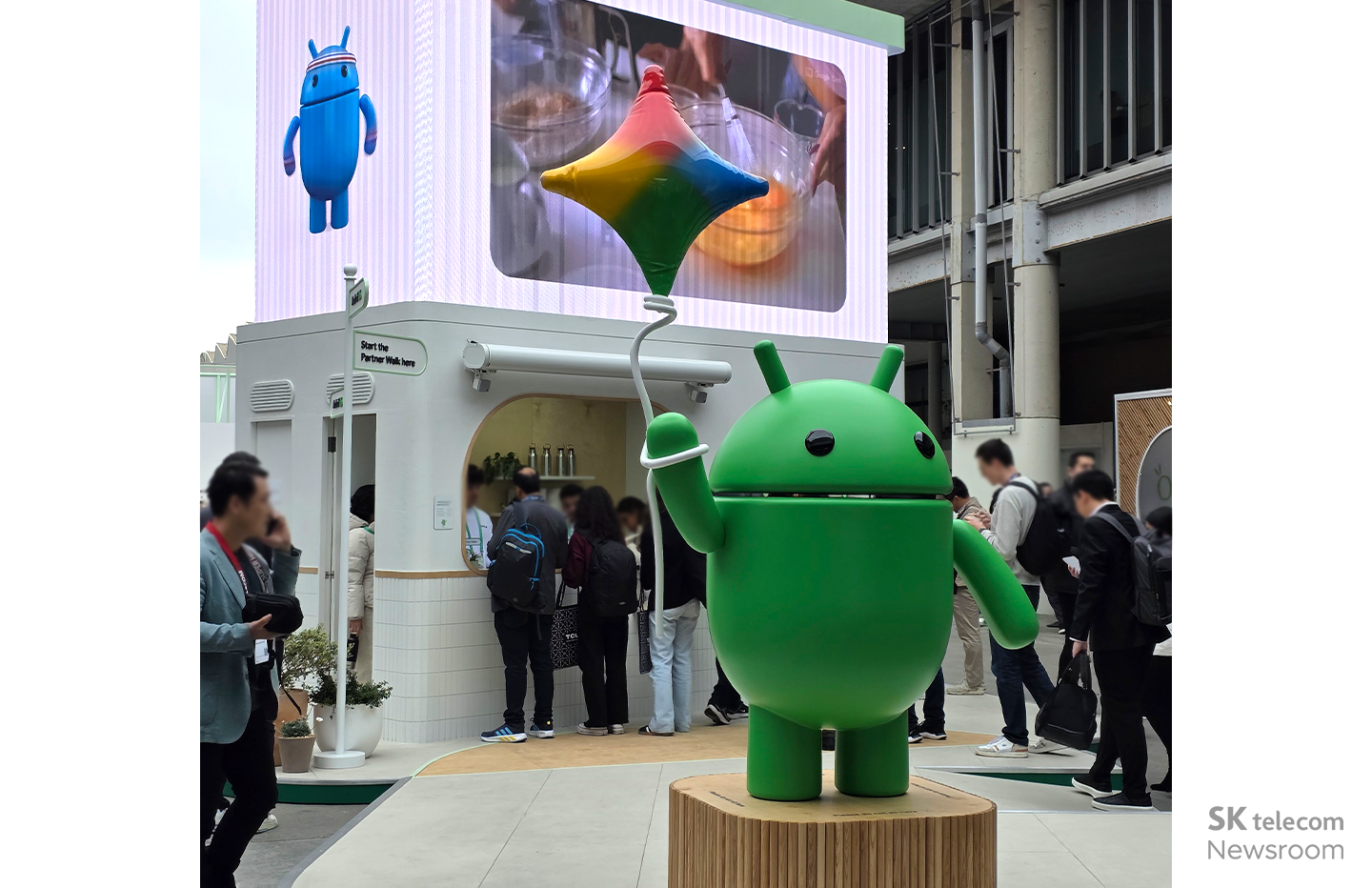 MWC25에서 미래를 만나다! SKT·SKB 24년 신입구성원(Junior Talent)들의 글로벌 AI 혁신 탐방기