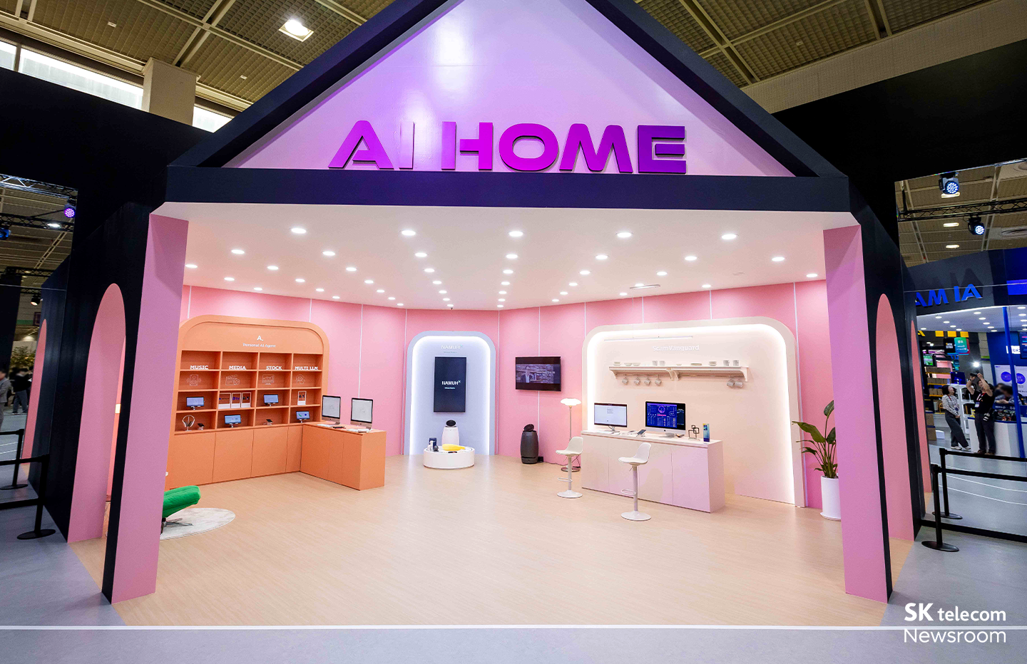 산업과 일상 속으로 들어온 SKT의 AI WIS 2025 현장 스케치