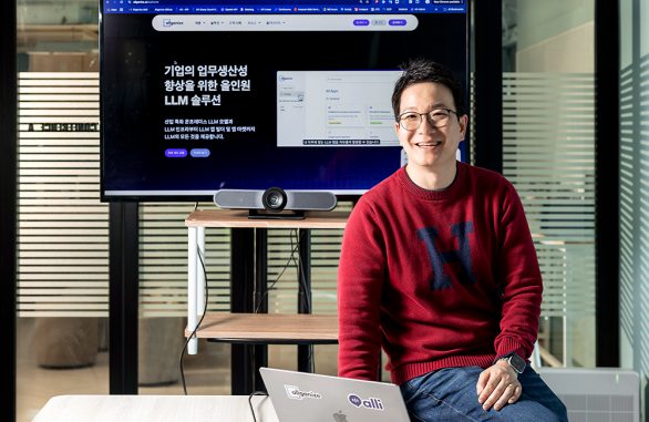 올거나이즈 올인원 LLM 솔루션으로 기업 생산성에 혁신을_PC