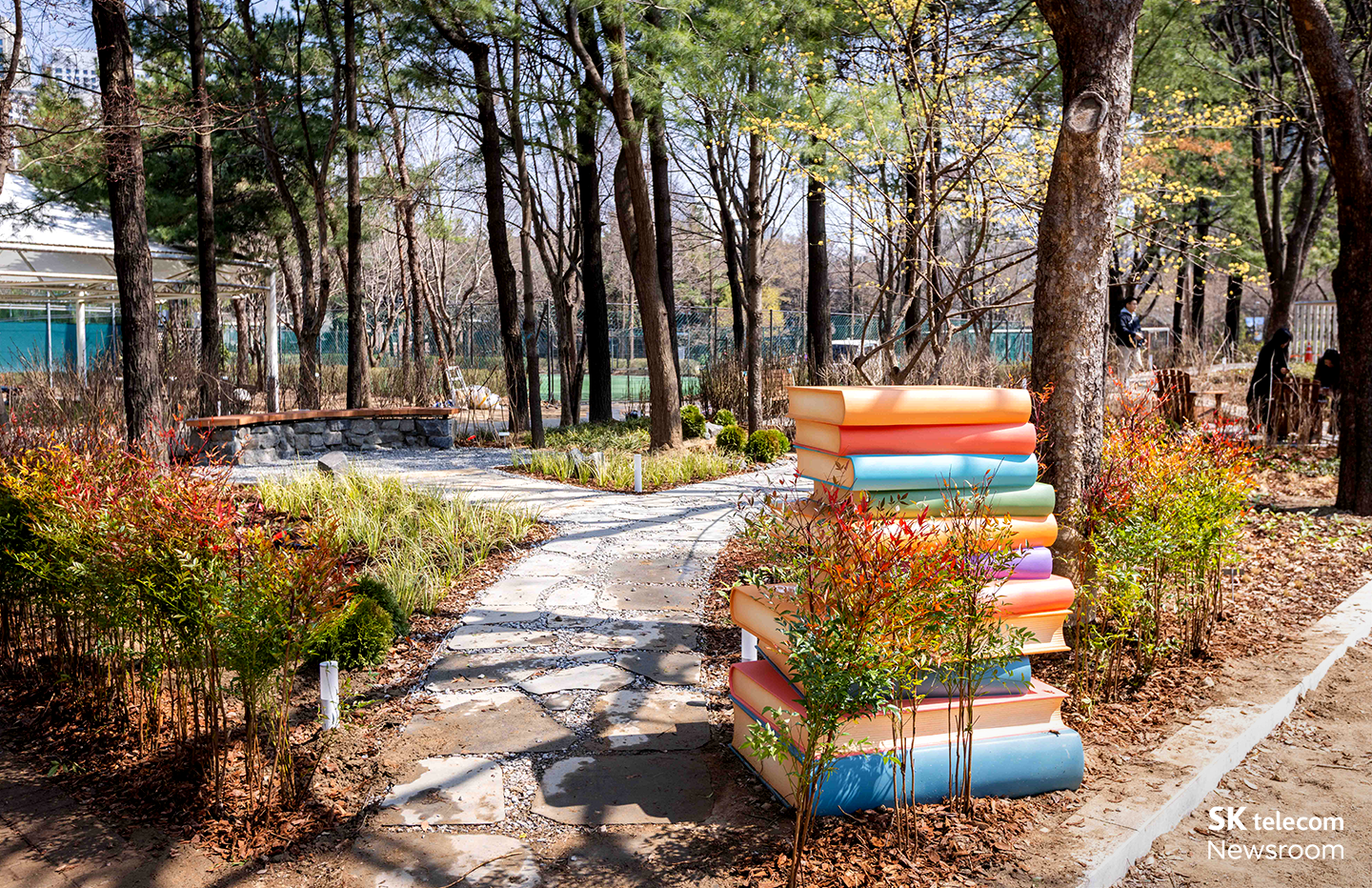 AI와 문학이 만나는 힐링 공간… SKT, 서울숲에 ‘책 잇는 숲’ 조성