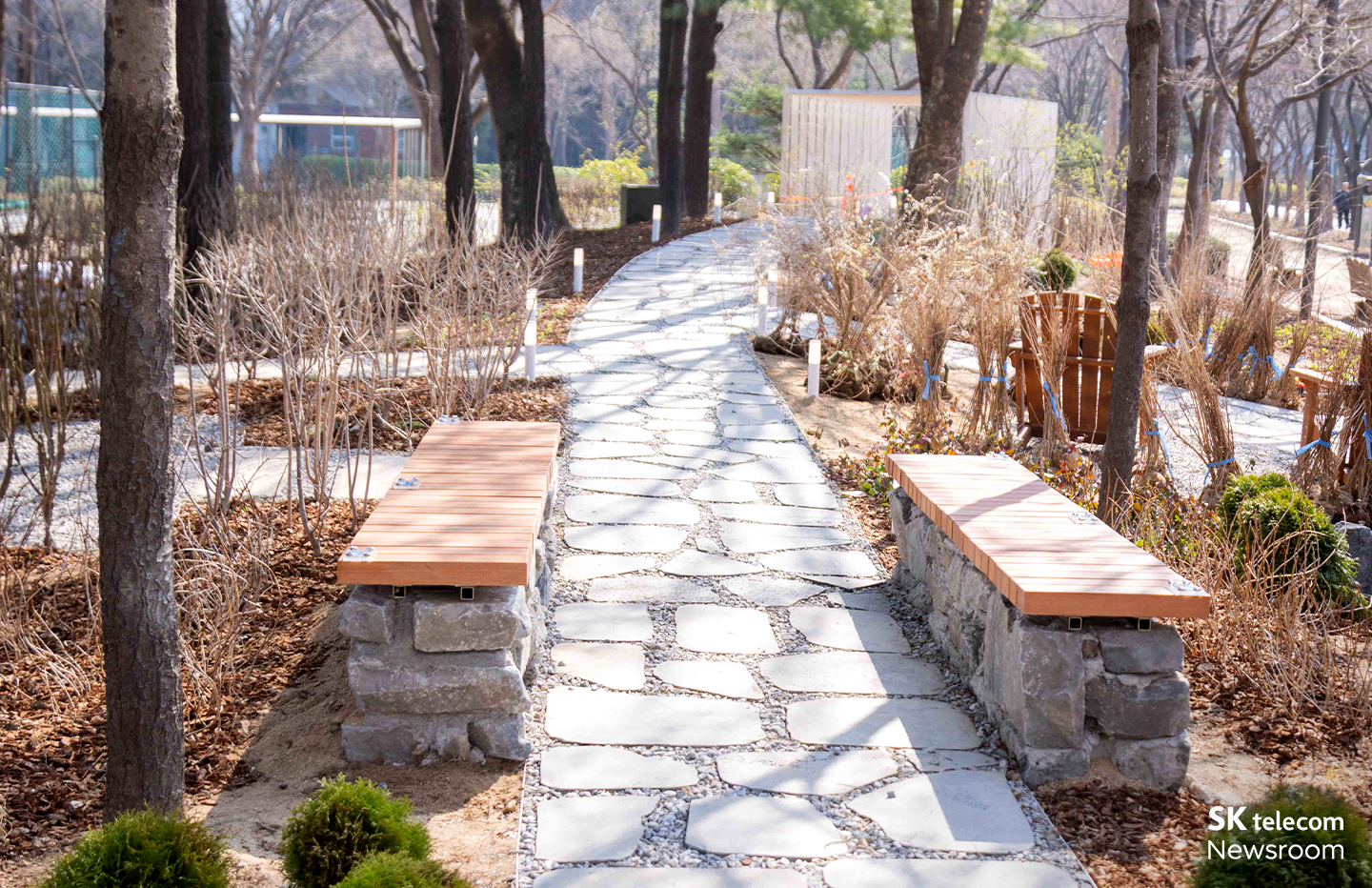 AI와 문학이 만나는 힐링 공간… SKT, 서울숲에 ‘책 잇는 숲’ 조성