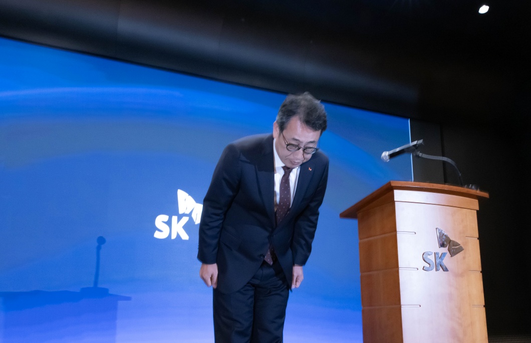 SKT 유영상 CEO, 고객 보호 위한 추가 조치 발표 “전국 2,600여개 T월드 매장에서 신규 가입자 모집 중단” 