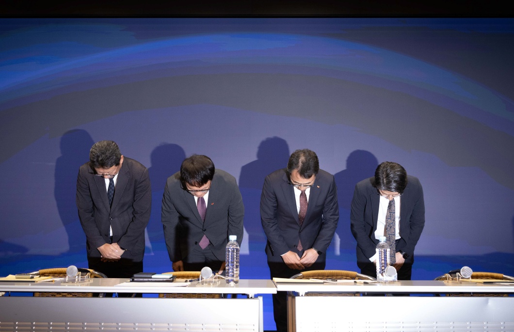 SKT 유영상 CEO, 고객 보호 위한 추가 조치 발표 “전국 2,600여개 T월드 매장에서 신규 가입자 모집 중단”