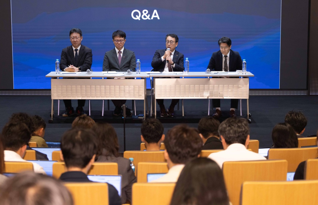 SKT 유영상 CEO, 고객 보호 위한 추가 조치 발표 “전국 2,600여개 T월드 매장에서 신규 가입자 모집 중단”